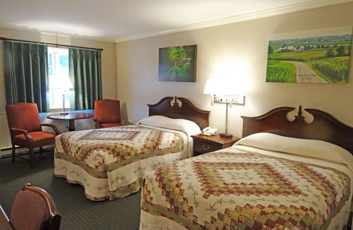 Bird In Hand Hotel | Amish Country Motel