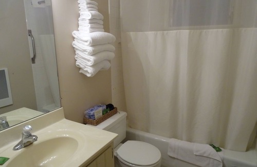 Bird In Hand Hotel | Amish Country Motel