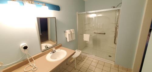 Nappanee Hotel | Amish Inn