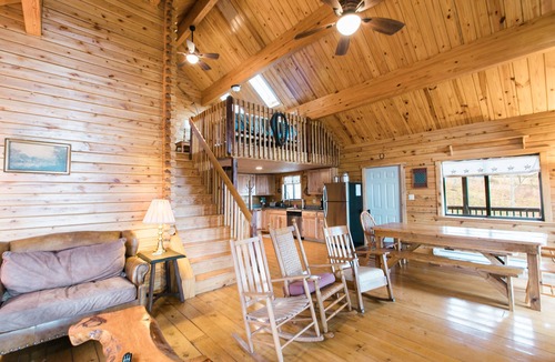 Ebervale House | Amish-Made Log Home- 50 Mile View, Hot Tub, Fire-pit, 4 Mi to Gorge!
