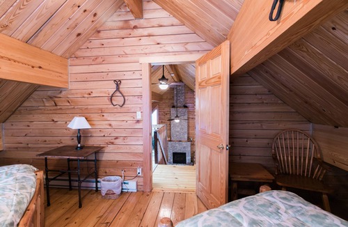 Ebervale House | Amish-Made Log Home- 50 Mile View, Hot Tub, Fire-pit, 4 Mi to Gorge!