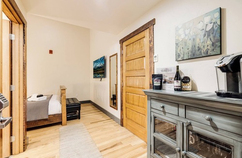 Amity Apartment | Amity Flats #2: Bellpine Flat