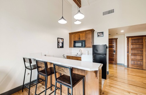 Amity Apartment | Amity Flats #3: Willakenzie Flat