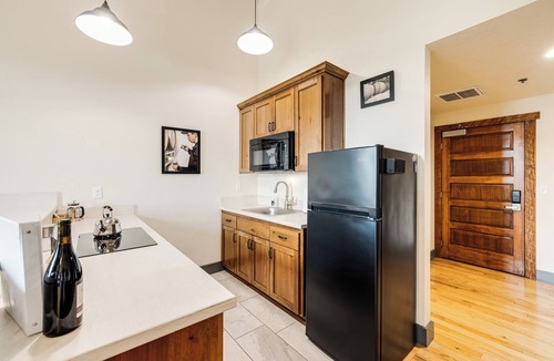 Amity Apartment | Amity Flats #3: Willakenzie Flat