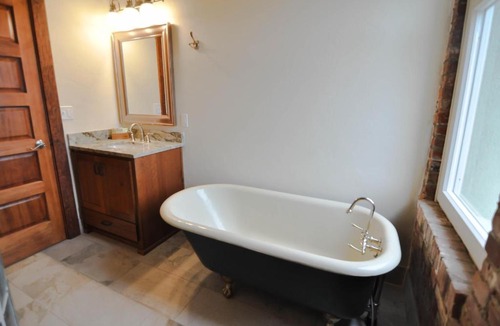 Amity Hotel | Amity Flats