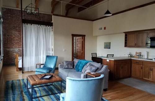 Amity Hotel | Amity Flats