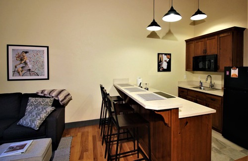 Amity Hotel | Amity Flats