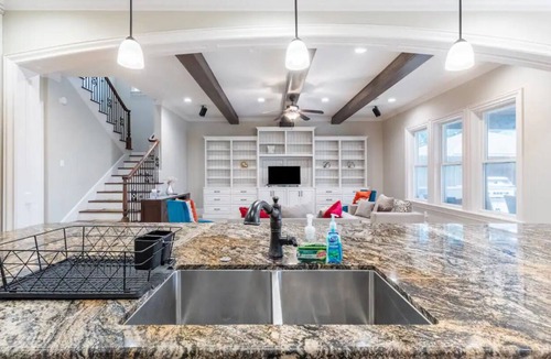 Southeast Houston Villa | AMLUX