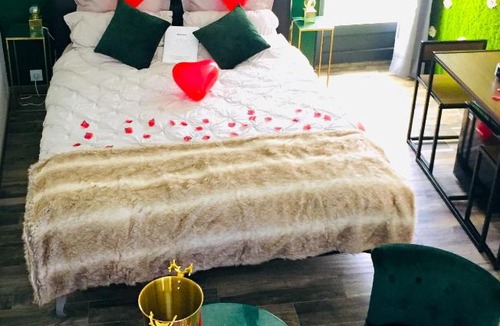 Les Sorinieres House | AMO'HOTE Suite élégance & Spa