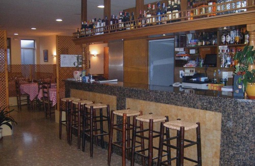Olot House | Amolls Restaurant i Habitacions