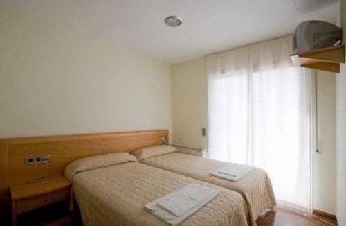 Olot House | Amolls Restaurant i Habitacions