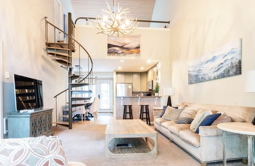 Wintergreen Condo | Among the Trees: Trails+Tastings+Relaxation Hub