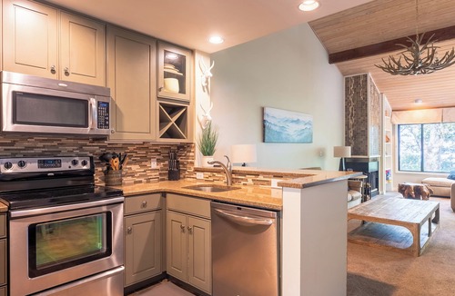Wintergreen Condo | Among the Trees: Trails+Tastings+Relaxation Hub