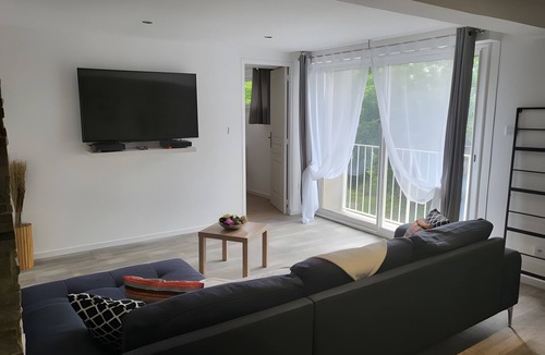 Laplume Apartment | Amoré Fléchette Clim Apartment with Wi-Fi and Air Conditioning