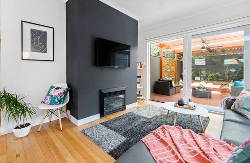 Frankston Villa | AMORE A Tranquil Retreat with Couples Spa