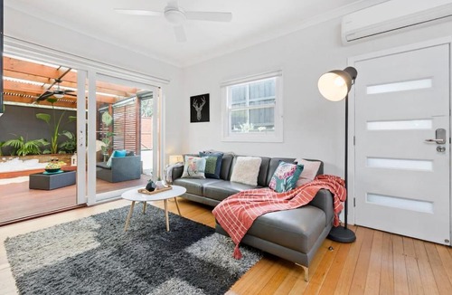 Frankston Villa | AMORE A Tranquil Retreat with Couples Spa