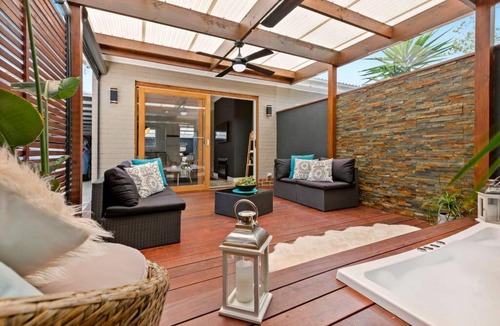Frankston Villa | AMORE A Tranquil Retreat with Couples Spa