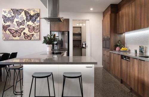 Hepburn House | Amore