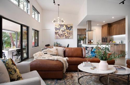 Hepburn House | Amore