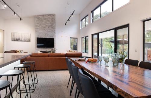 Hepburn House | Amore