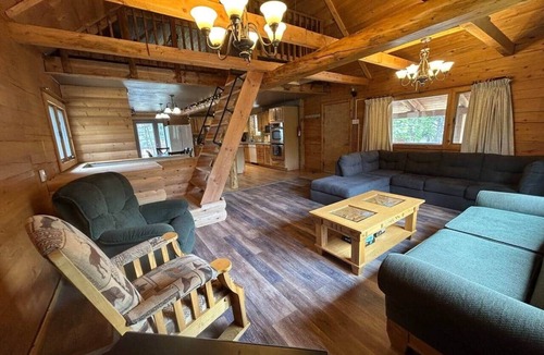 Cooke City-Silver Gate House | Amphitheater Mountain Cabin