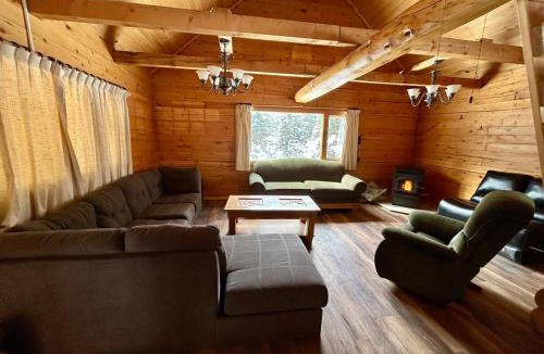 Cooke City-Silver Gate House | Amphitheater Mountain Cabin
