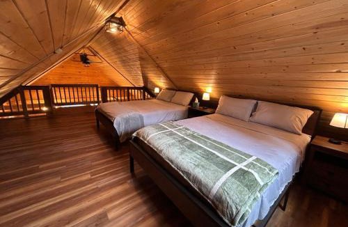 Cooke City-Silver Gate House | Amphitheater Mountain Cabin
