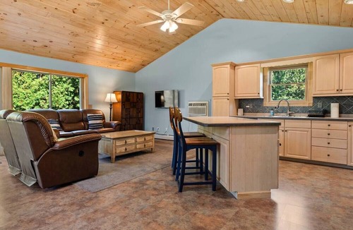 Lanesborough House | Ample 6BR 3BA w/HotTub Fire Pit Packed w/Games