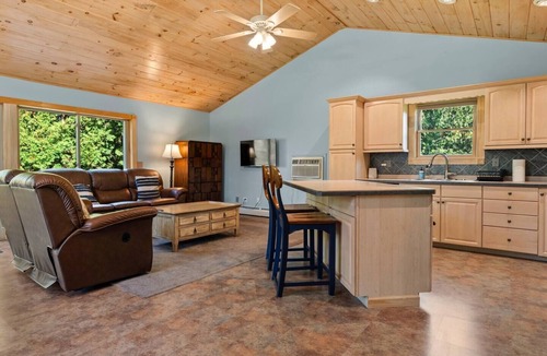 Lanesborough House | Ample 6BR 3BA w/HotTub Fire Pit Packed w/Games