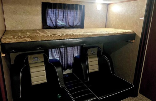 Bridgeport House | Ample Lakeside Travel Trailer