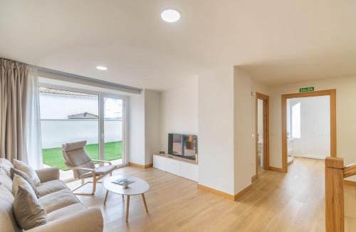 Biurrun-Olcoz House | Amplia casa rural con barbacoa y jardín en Navarra