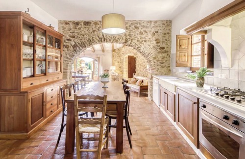 El Veinat de Dalt House | Amplia Vivienda con Gran Jardín Cerca de las Mejores Payas