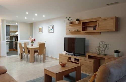 Talavera de la Reina Condo | Amplio Alojamiento, Céntrico y Tranquilo, Aire Ac., Wifi, Ascensor, 4 PAX