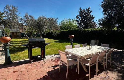 Zaragoza House | Amplio y Cómodo chalet a 15 minutos del centro con piscina y pistas de tenis