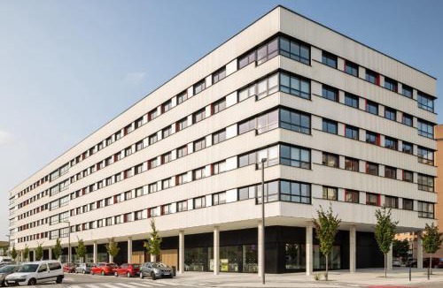 Milagrosa Hostel | Amro Pamplona - Albergue Juvenil