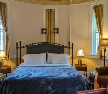 Amsterdam Hotel | Amsterdam Castle NY