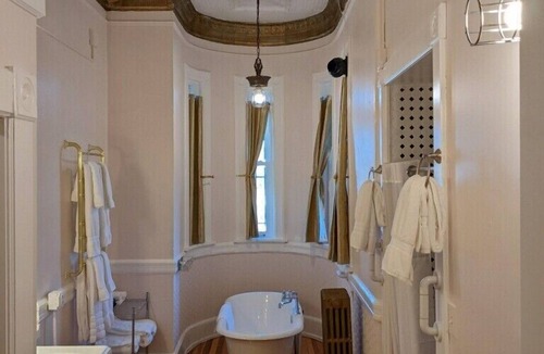 Amsterdam Hotel | Amsterdam Castle