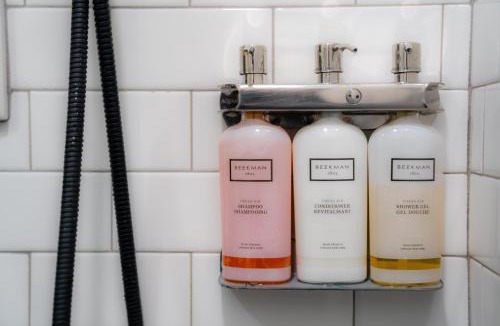 Lower Nob Hill Hostel | Amsterdam Hostel