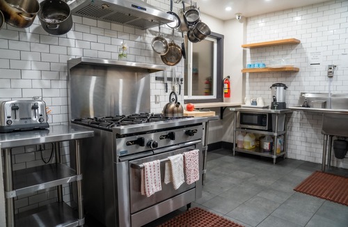 Lower Nob Hill Hostel | Amsterdam Hostel
