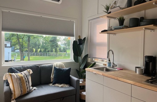 Elizabethtown House | An adorable tiny home perfect for your tiny getaway!