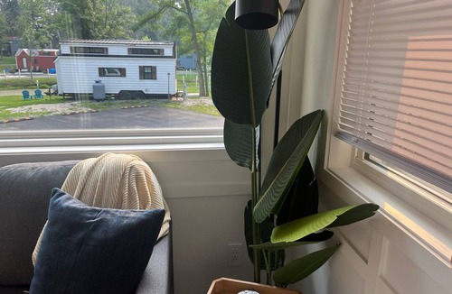 Elizabethtown House | An adorable tiny home perfect for your tiny getaway!