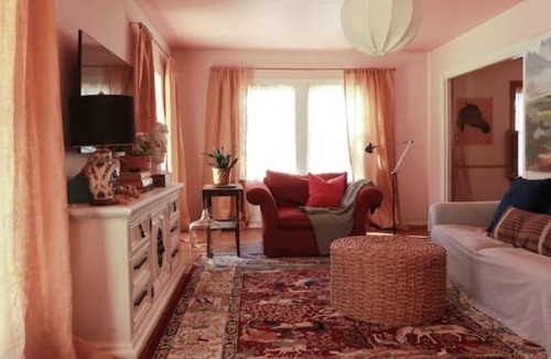 Denton House | An artist’s home near downtown square & colleges