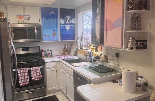 Newhall Condo | An artist’s room in a gallery.