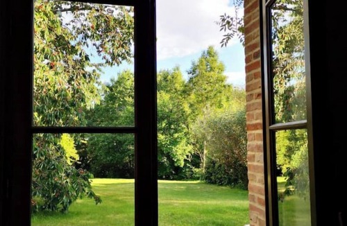 Saint-Martin-des-Pezerits Cottage | An authentic Percheron house: fireplace, beams, terracotta floor tiles, a large park