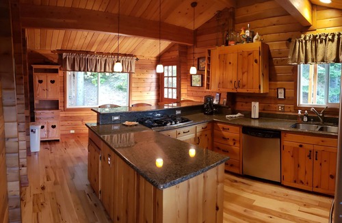 Leavenworth House | An authentic cedar log cabin with mountain and golf course views!