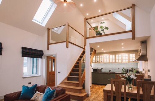 Dornie House | An Dòbhran - a spacious seaside luxury home