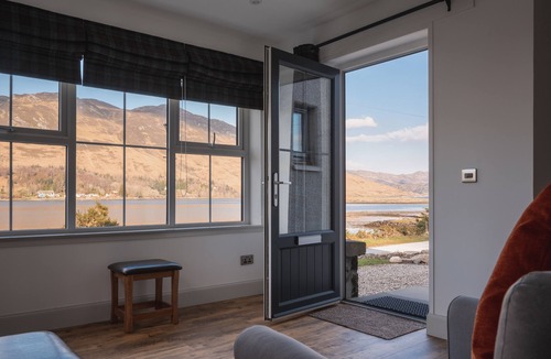 Dornie House | An Dòbhran - a spacious seaside luxury home