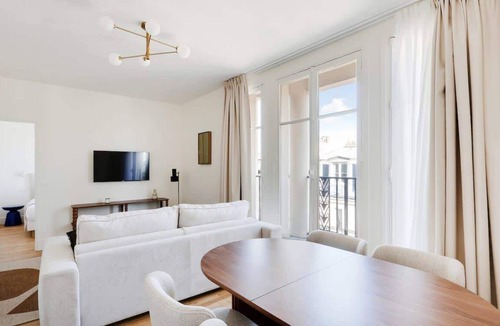 5th Arrondissement Apartment | An Elegant 1-BR in St-Michel Notre-Dame