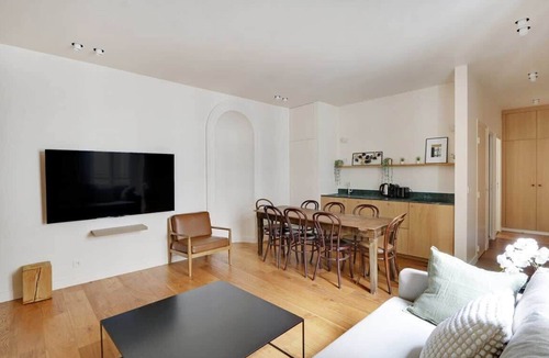 Madeleine Apartment | An Elegant 3-BR/2Ba in La Madeleine-Opéra