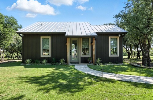 Graham House | An Enchanted Casita-Sleeps 4, Hot tub/Firepit,Pool